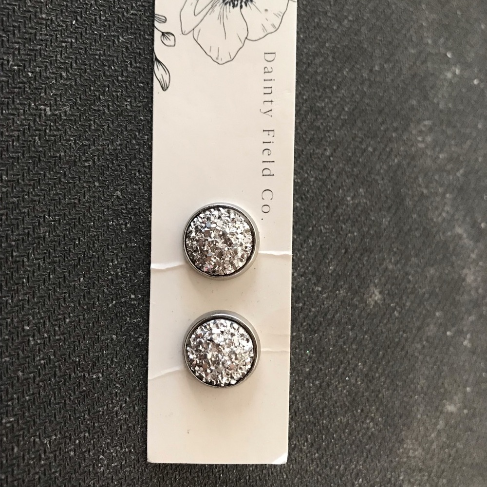 Dainty Field co earring